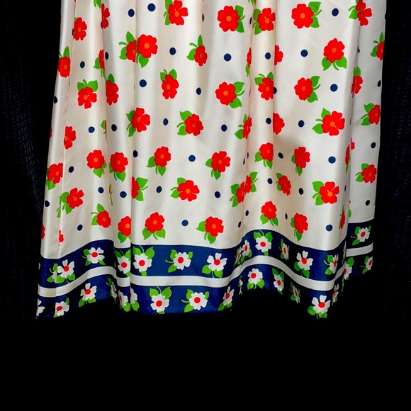 Vintage Hand Taylor Made Floral Designed Knee high Skirt with Slip Liner! - Picture 7 of 11